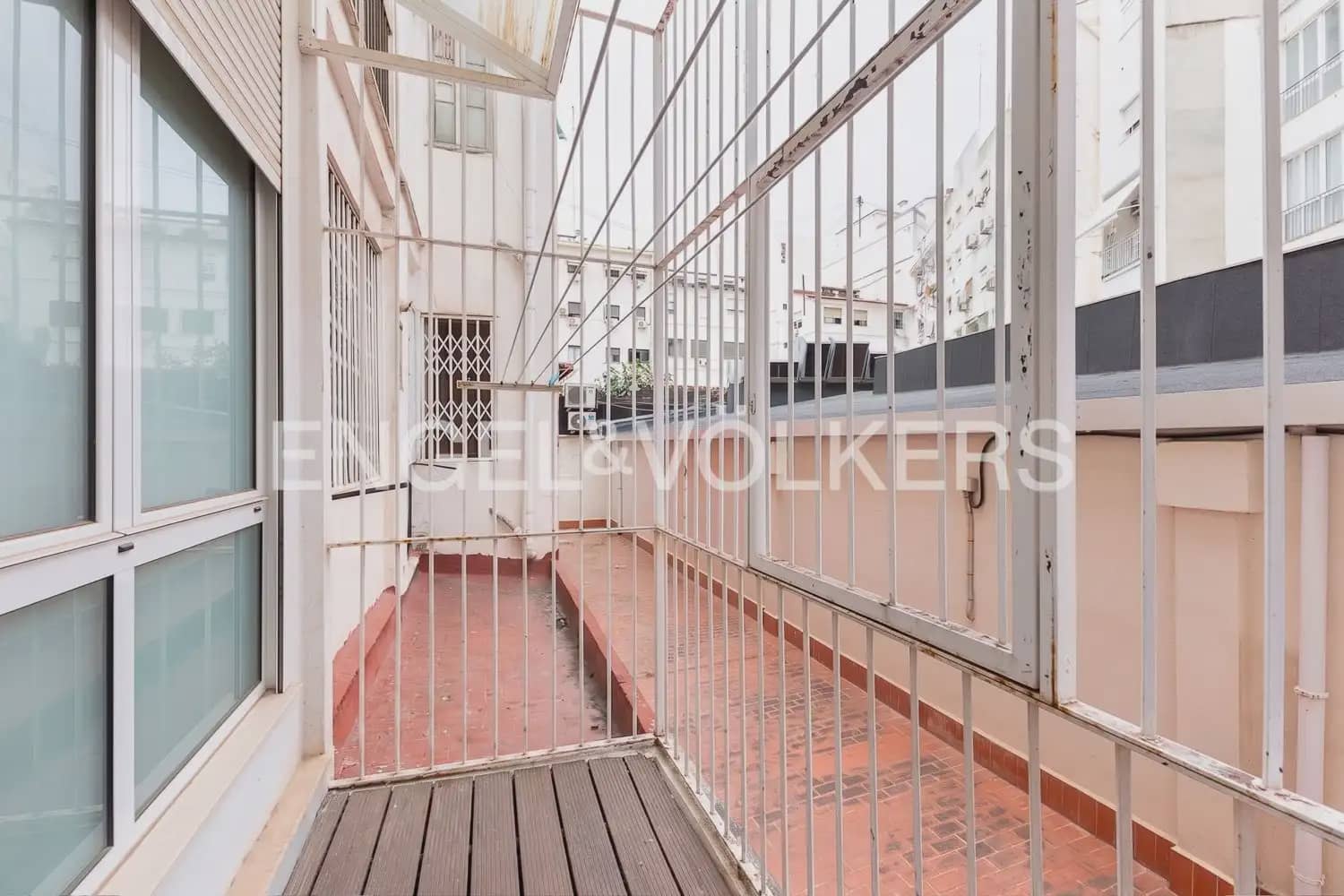 3 bedroom Flat for rent in Valencia city - € 2,800 (Ref: 9981308)