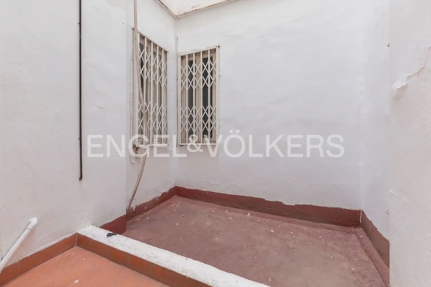 3 bedroom Flat for rent in Valencia city - € 2,800 (Ref: 9981308)