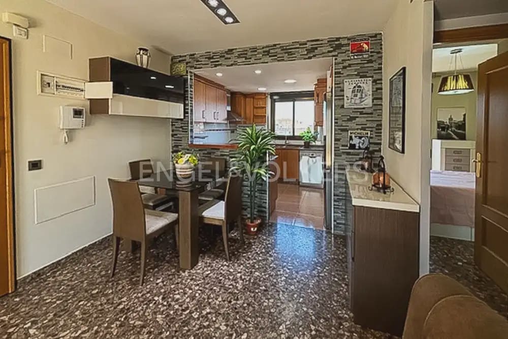 2 makuuhuone Kattohuoneisto vuokrattavana paikassa Valencia kaupunki mukana 
autotalli - 1 400 € (Ref: 9981541)