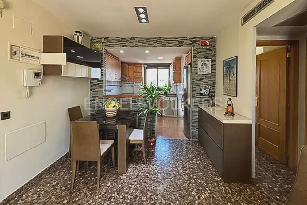 2 makuuhuone Kattohuoneisto vuokrattavana paikassa Valencia kaupunki mukana 
autotalli - 1 400 € (Ref: 9981541)