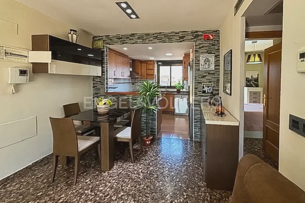 2 makuuhuone Kattohuoneisto vuokrattavana paikassa Valencia kaupunki mukana 
autotalli - 1 400 € (Ref: 9981541)