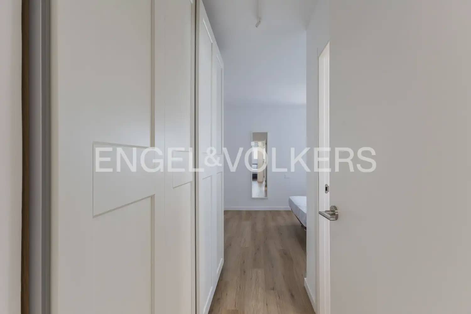 3 sypialnia Mieszkanie do wynajęcia w Miasto Walencja z basenem garażem - 1 400 € (Ref: 9981617)