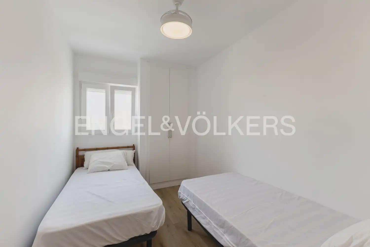 3 sypialnia Mieszkanie do wynajęcia w Miasto Walencja z basenem garażem - 1 400 € (Ref: 9981617)