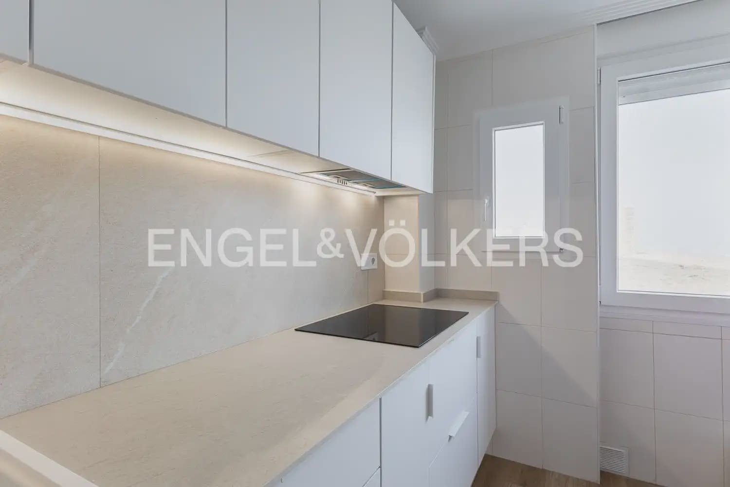 3 sypialnia Mieszkanie do wynajęcia w Miasto Walencja z basenem garażem - 1 400 € (Ref: 9981617)