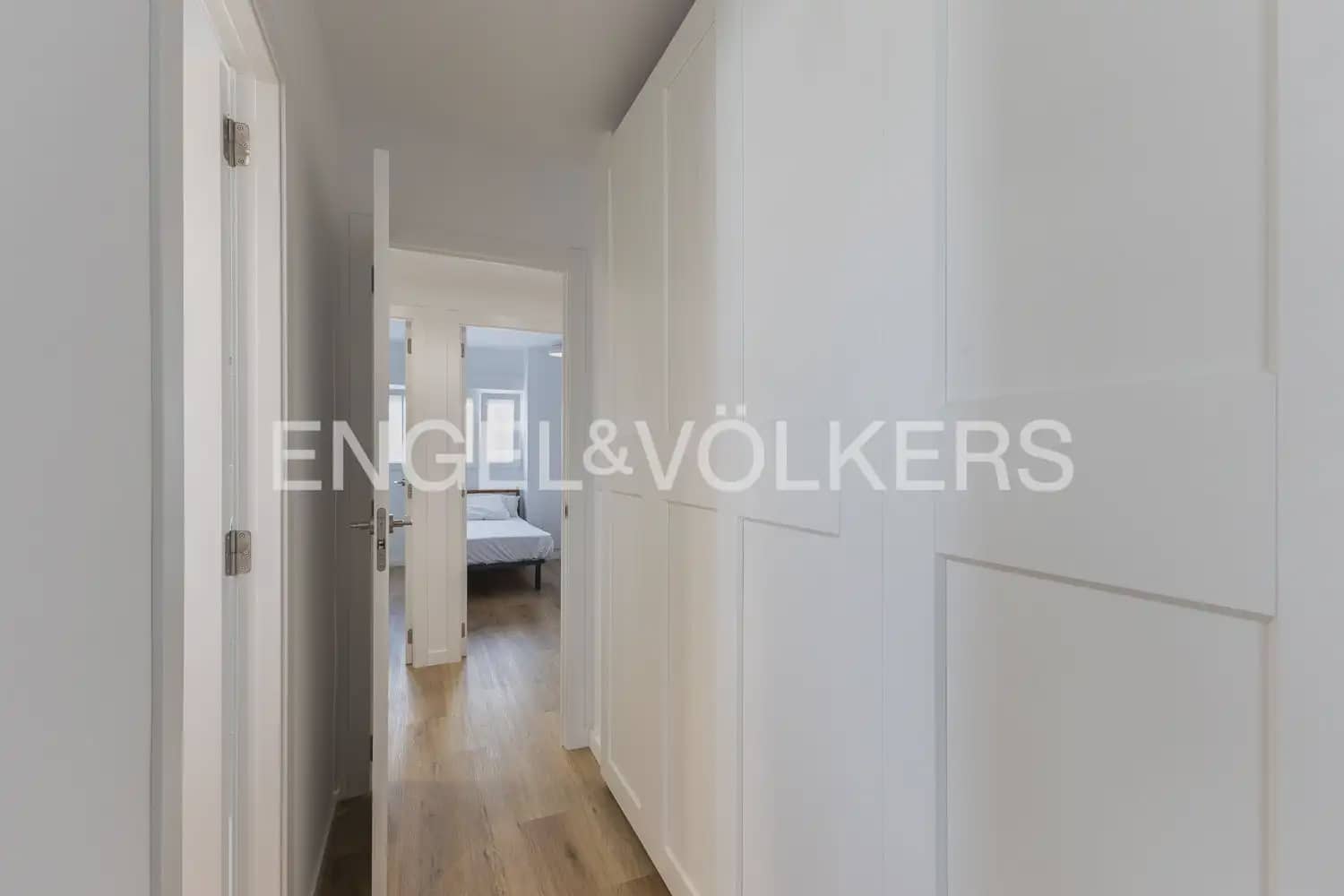 3 sypialnia Mieszkanie do wynajęcia w Miasto Walencja z basenem garażem - 1 400 € (Ref: 9981617)