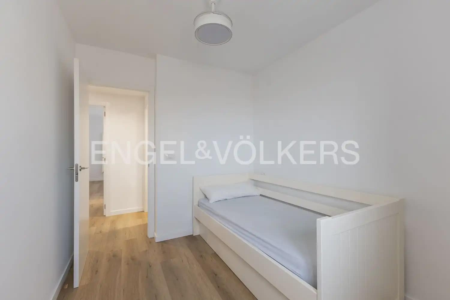 3 sypialnia Mieszkanie do wynajęcia w Miasto Walencja z basenem garażem - 1 400 € (Ref: 9981617)