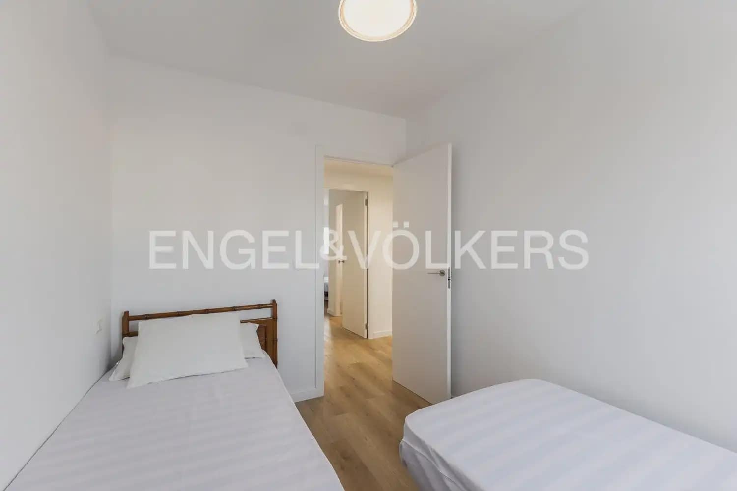 3 sypialnia Mieszkanie do wynajęcia w Miasto Walencja z basenem garażem - 1 400 € (Ref: 9981617)