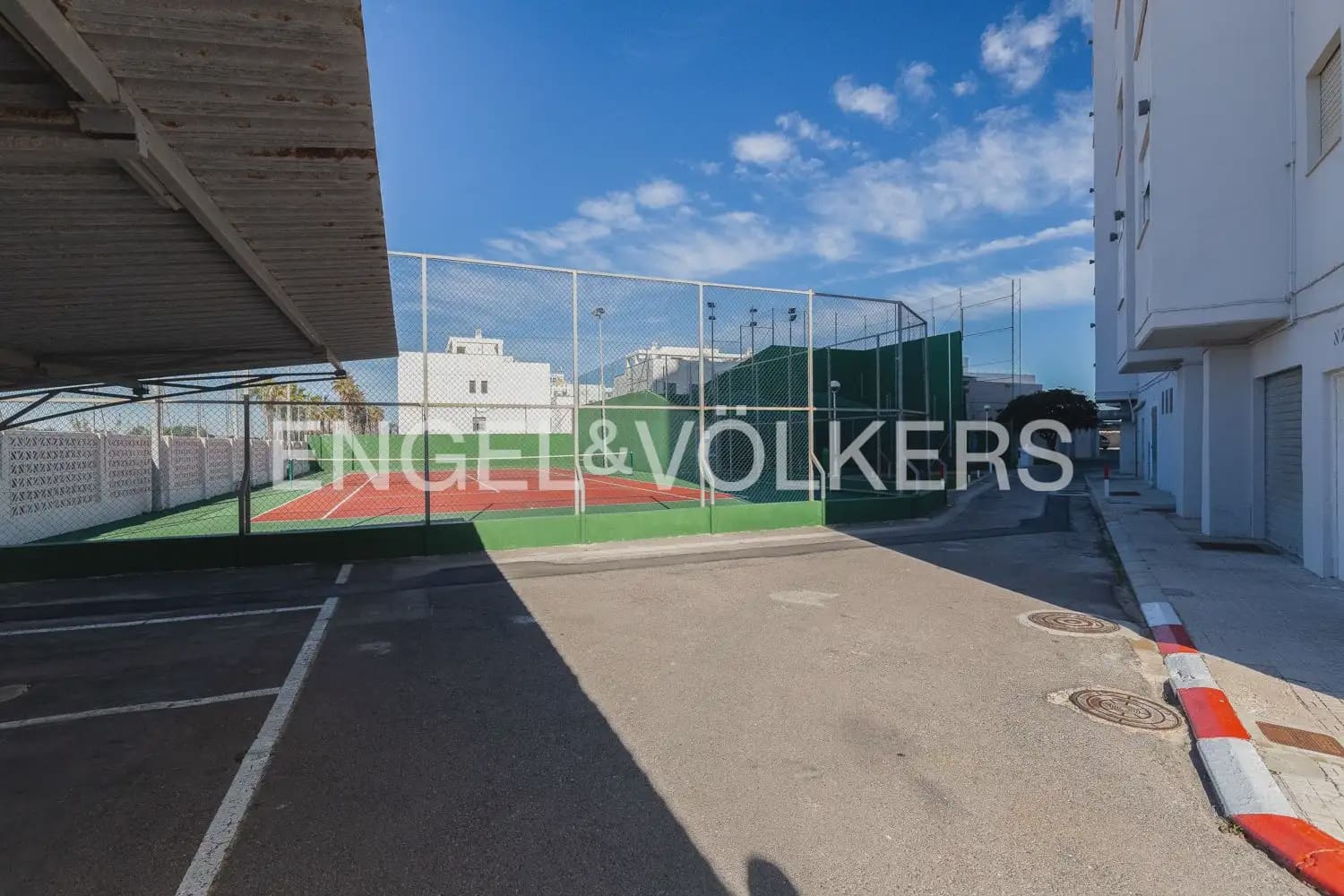 3 sypialnia Mieszkanie do wynajęcia w Miasto Walencja z basenem garażem - 1 400 € (Ref: 9981617)