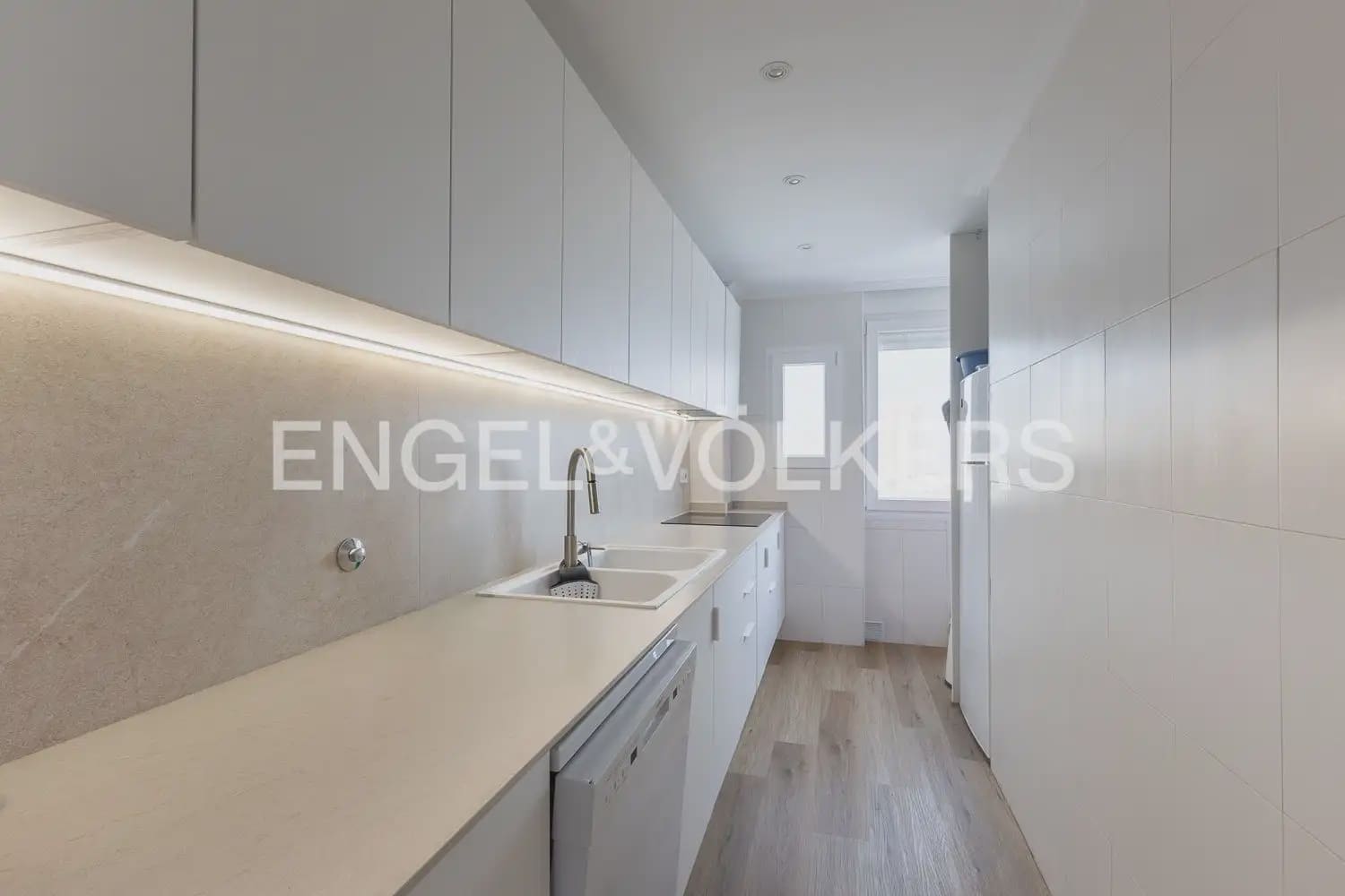 3 sypialnia Mieszkanie do wynajęcia w Miasto Walencja z basenem garażem - 1 400 € (Ref: 9981617)