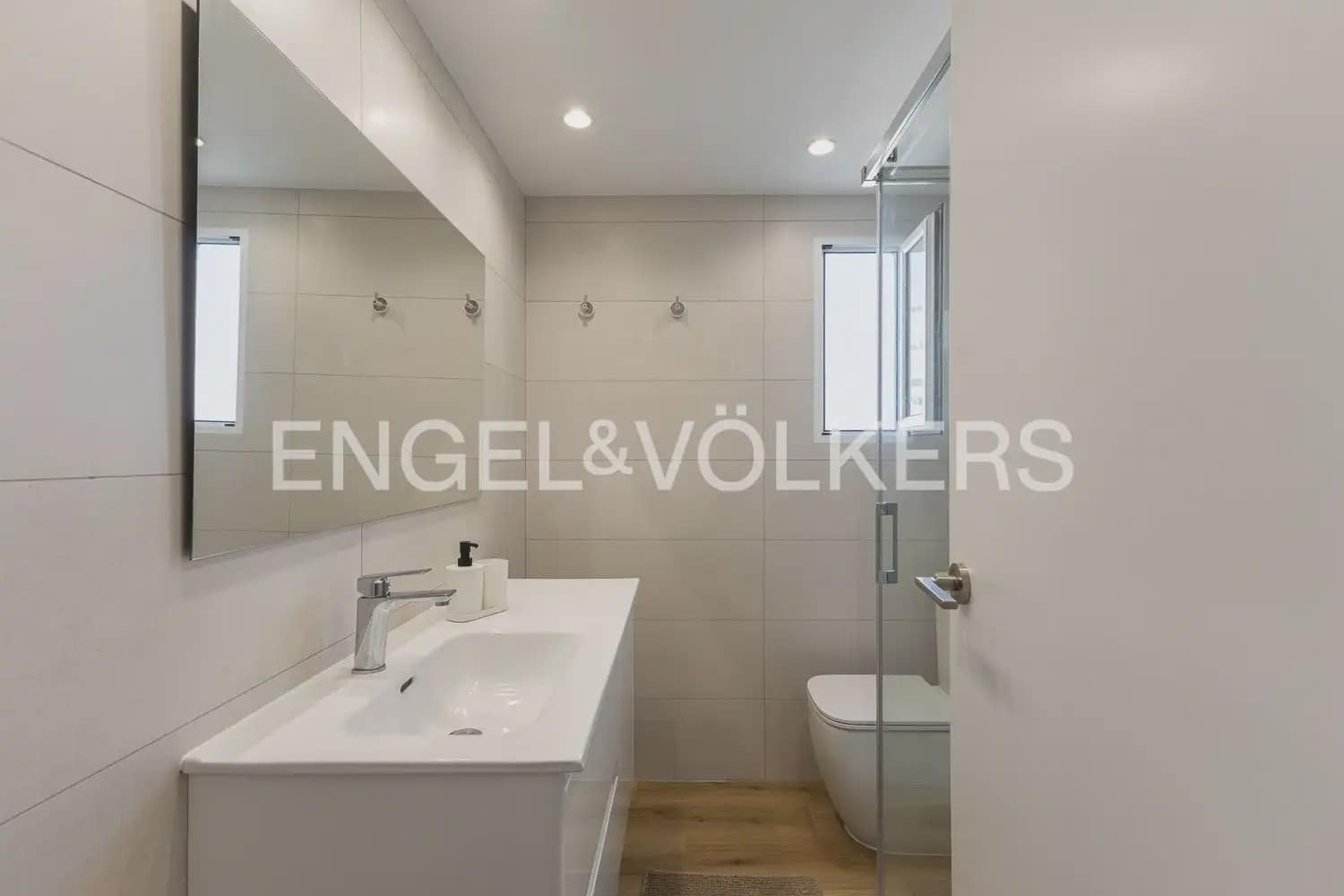 3 sypialnia Mieszkanie do wynajęcia w Miasto Walencja z basenem garażem - 1 400 € (Ref: 9981617)