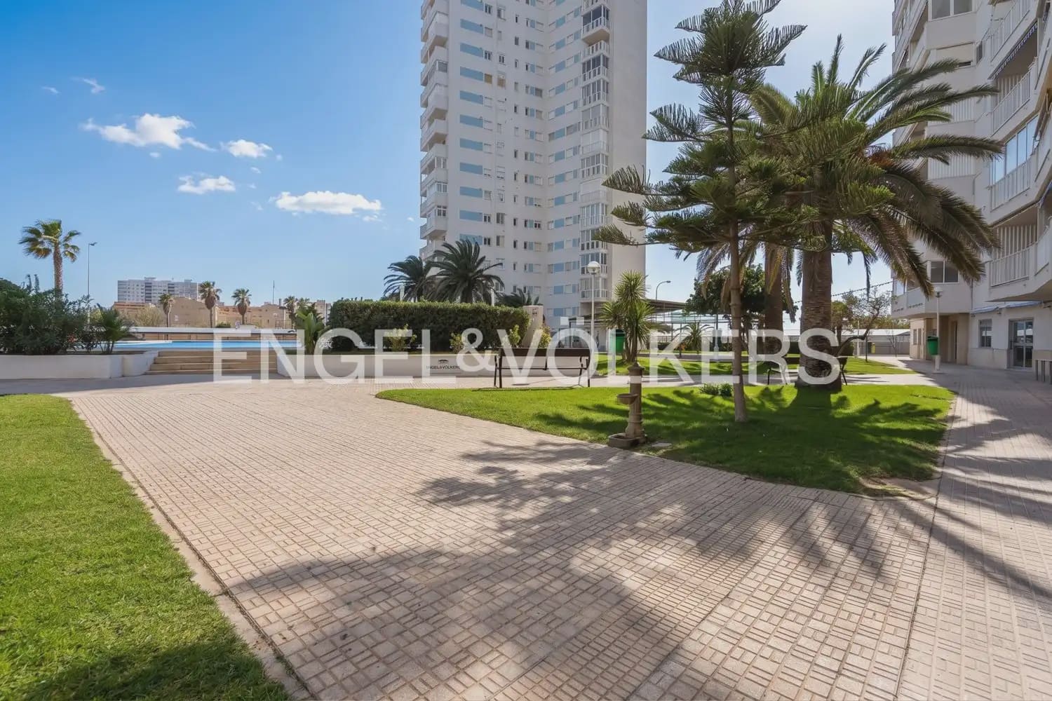 3 sypialnia Mieszkanie do wynajęcia w Miasto Walencja z basenem garażem - 1 400 € (Ref: 9981617)