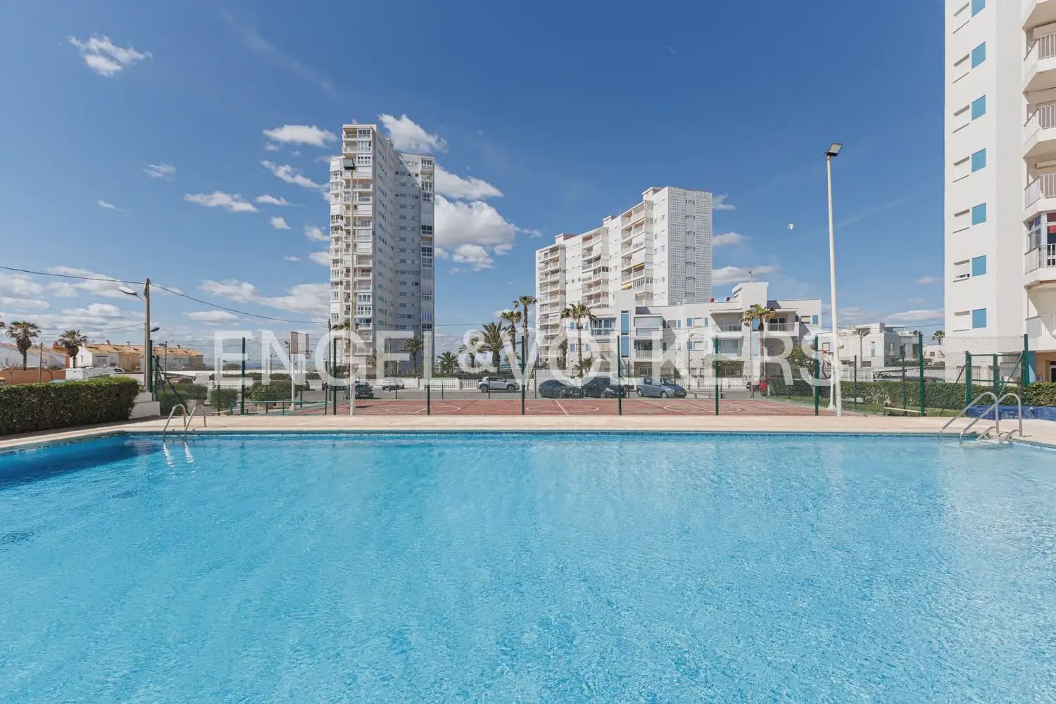 3 sypialnia Mieszkanie do wynajęcia w Miasto Walencja z basenem garażem - 1 400 € (Ref: 9981617)