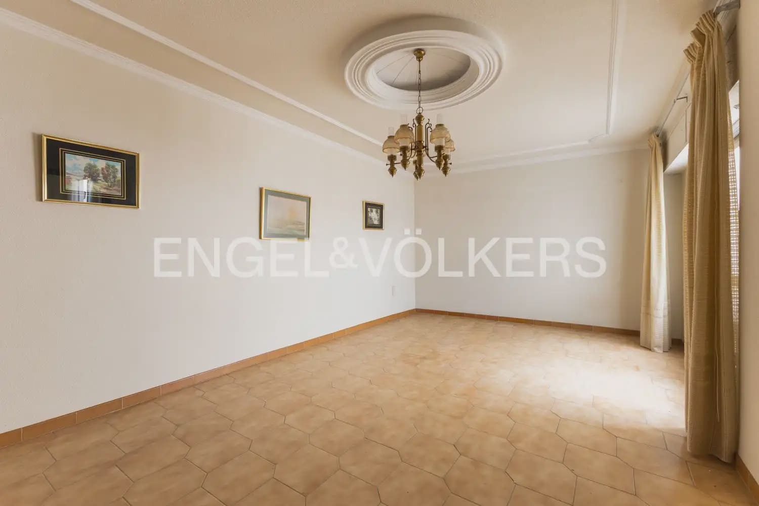 6 sovrum Lägenhet till salu i Oliva - 359 000 € (Ref: 9983202)