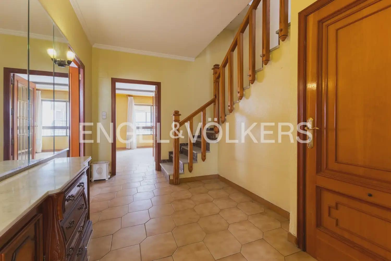 6 sovrum Lägenhet till salu i Oliva - 359 000 € (Ref: 9983202)