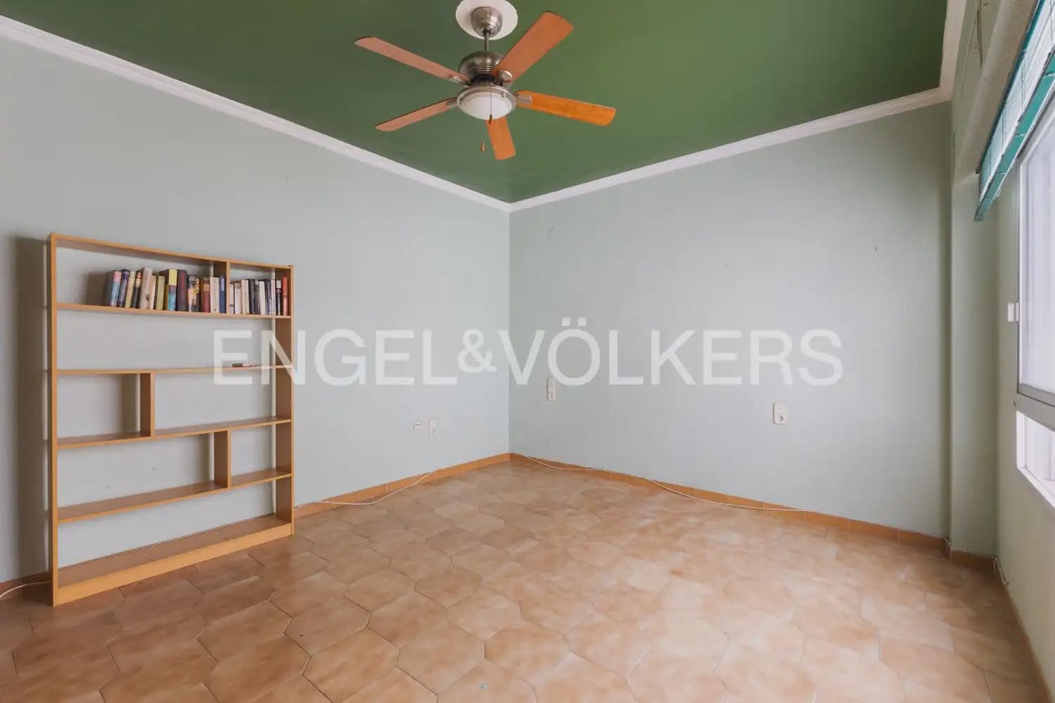 6 sovrum Lägenhet till salu i Oliva - 359 000 € (Ref: 9983202)