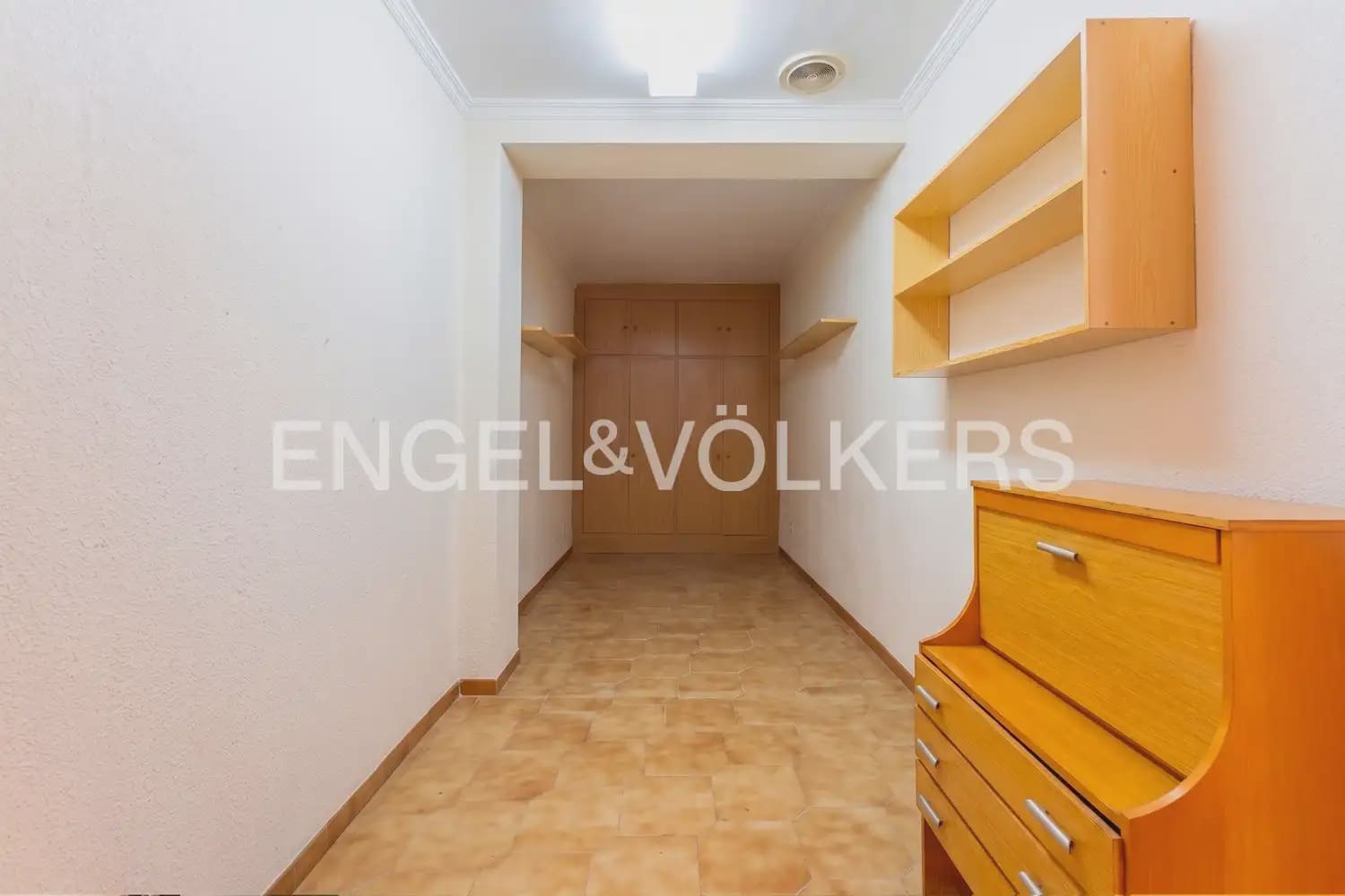 6 sovrum Lägenhet till salu i Oliva - 359 000 € (Ref: 9983202)