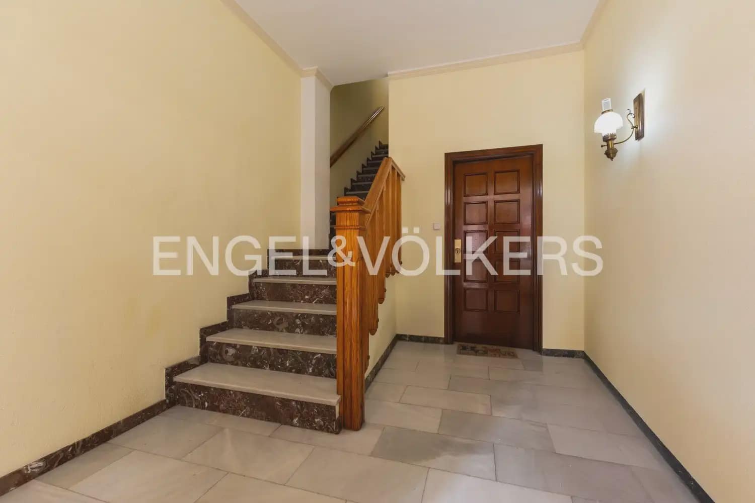 6 sovrum Lägenhet till salu i Oliva - 359 000 € (Ref: 9983202)