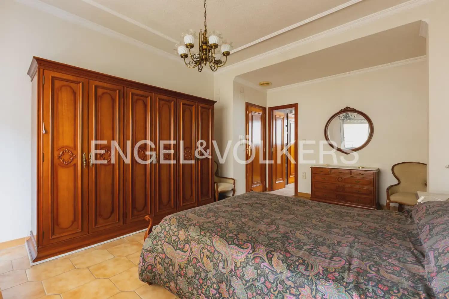 6 sovrum Lägenhet till salu i Oliva - 359 000 € (Ref: 9983202)