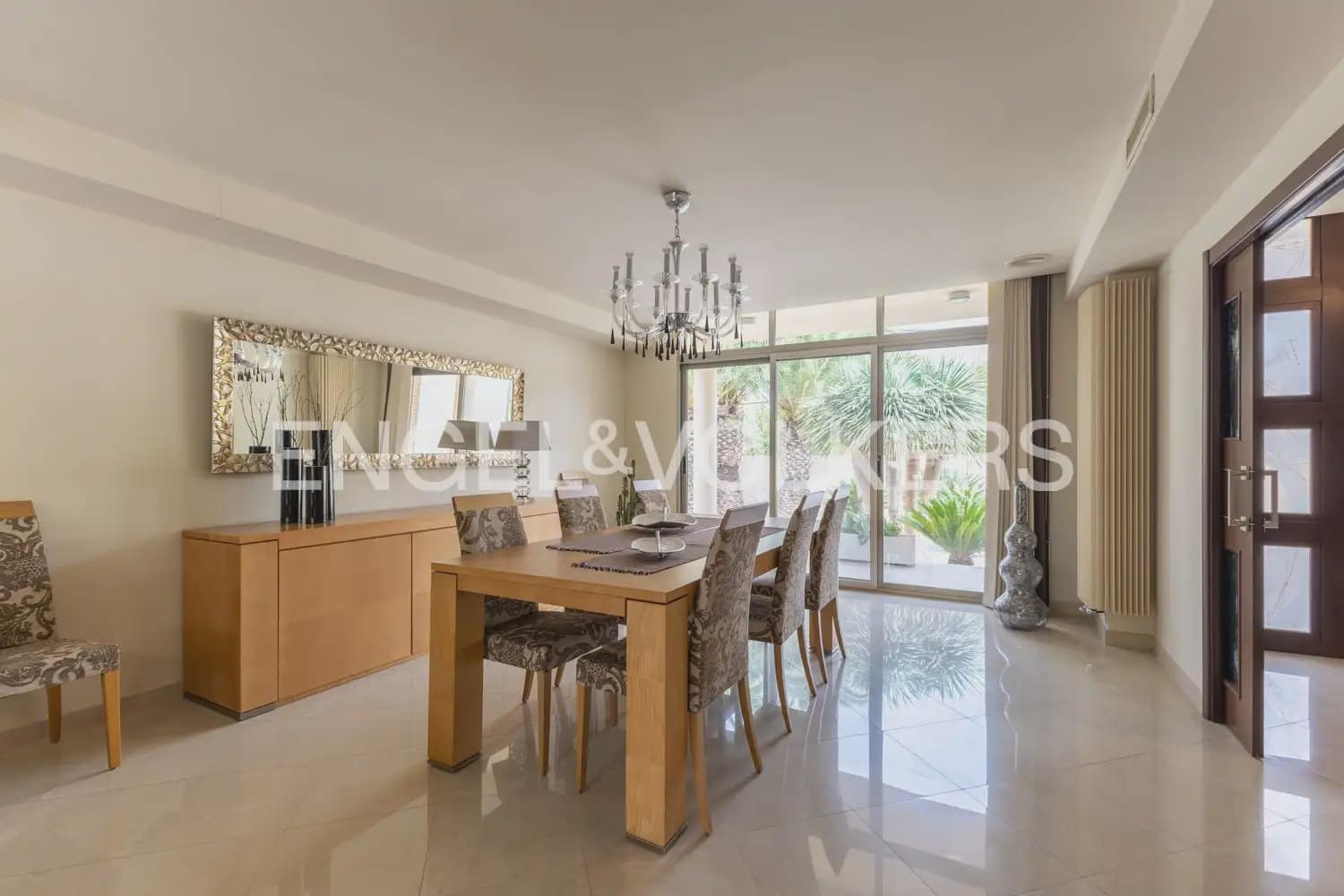 4 Zimmer Villa zu verkaufen in La Pobla de Vallbona mit Garage - 980.000 € (Ref: 9983828)