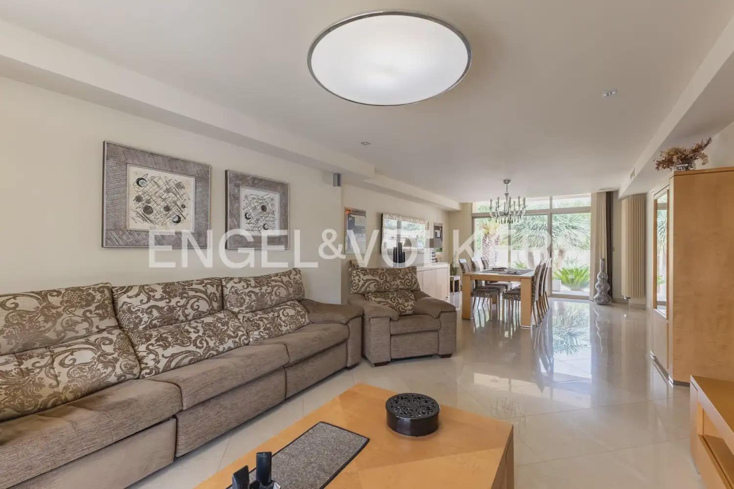 4 Zimmer Villa zu verkaufen in La Pobla de Vallbona mit Garage - 980.000 € (Ref: 9983828)