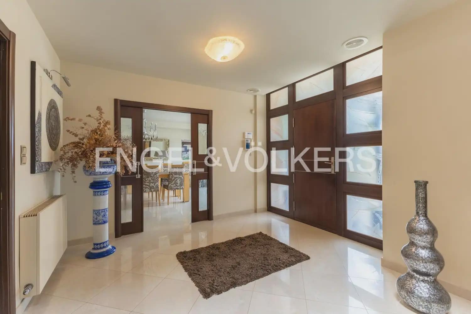 4 Zimmer Villa zu verkaufen in La Pobla de Vallbona mit Garage - 980.000 € (Ref: 9983828)