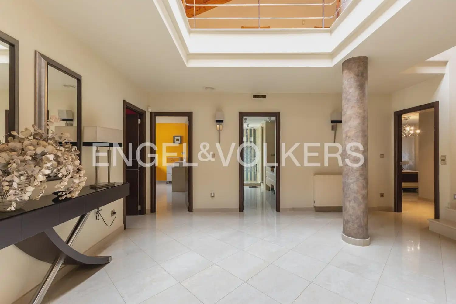 4 Zimmer Villa zu verkaufen in La Pobla de Vallbona mit Garage - 980.000 € (Ref: 9983828)