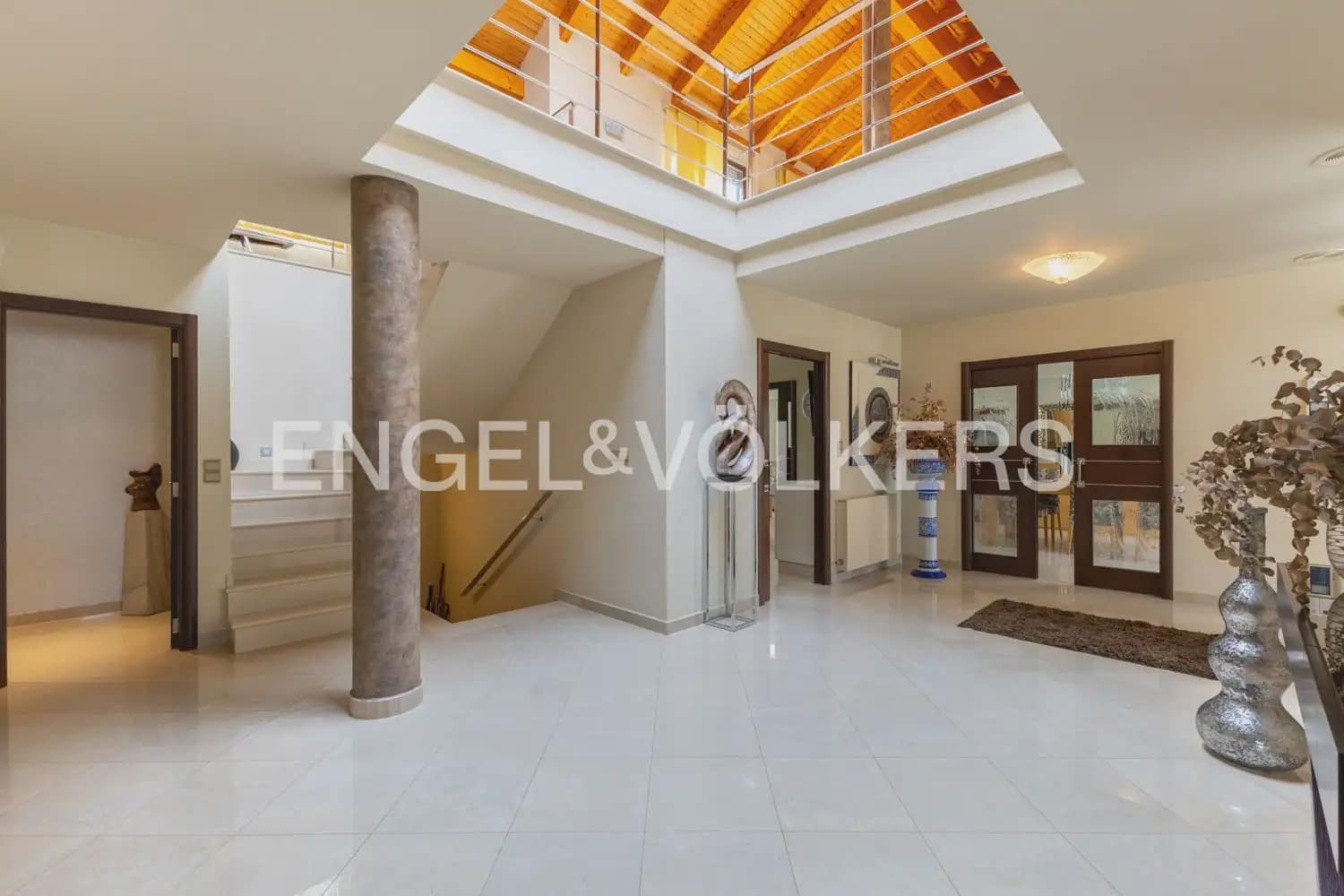 4 Zimmer Villa zu verkaufen in La Pobla de Vallbona mit Garage - 980.000 € (Ref: 9983828)