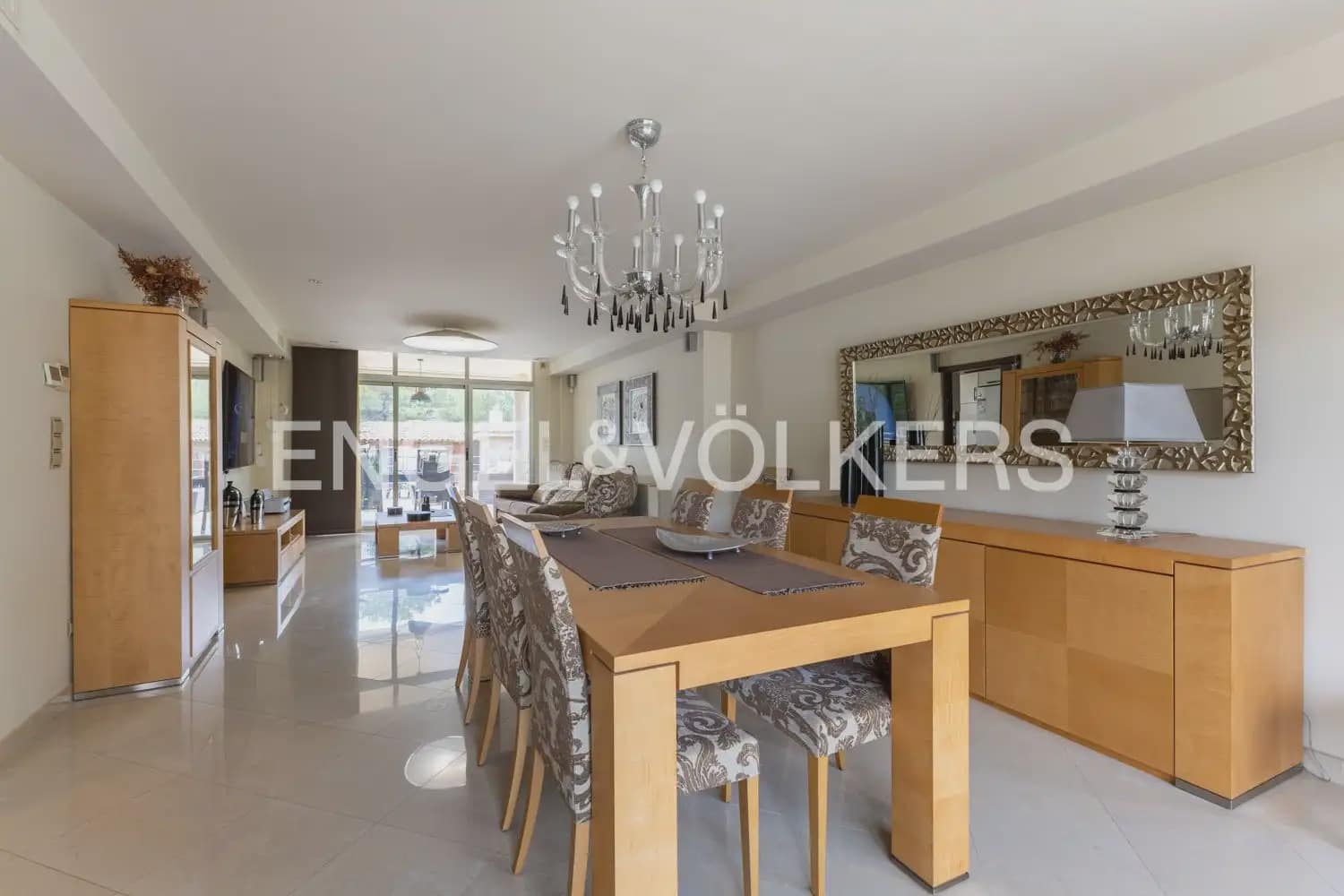 4 Zimmer Villa zu verkaufen in La Pobla de Vallbona mit Garage - 980.000 € (Ref: 9983828)
