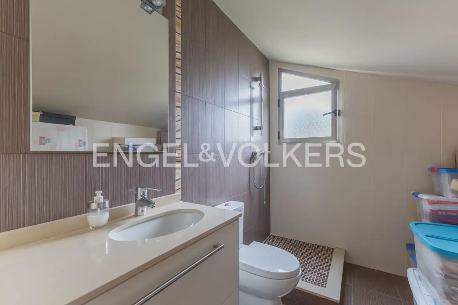 4 Zimmer Villa zu verkaufen in La Pobla de Vallbona mit Garage - 980.000 € (Ref: 9983828)