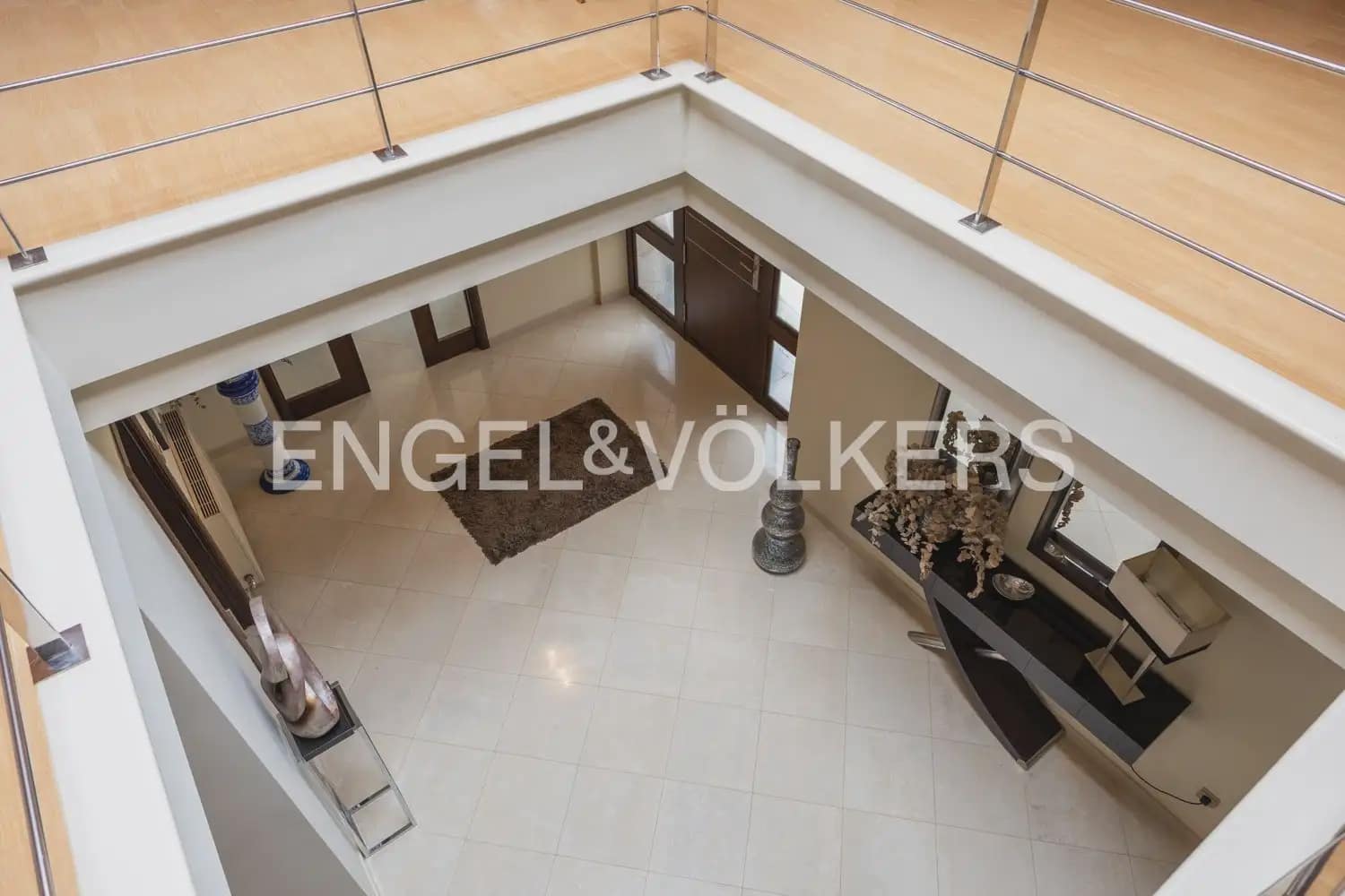 4 Zimmer Villa zu verkaufen in La Pobla de Vallbona mit Garage - 980.000 € (Ref: 9983828)