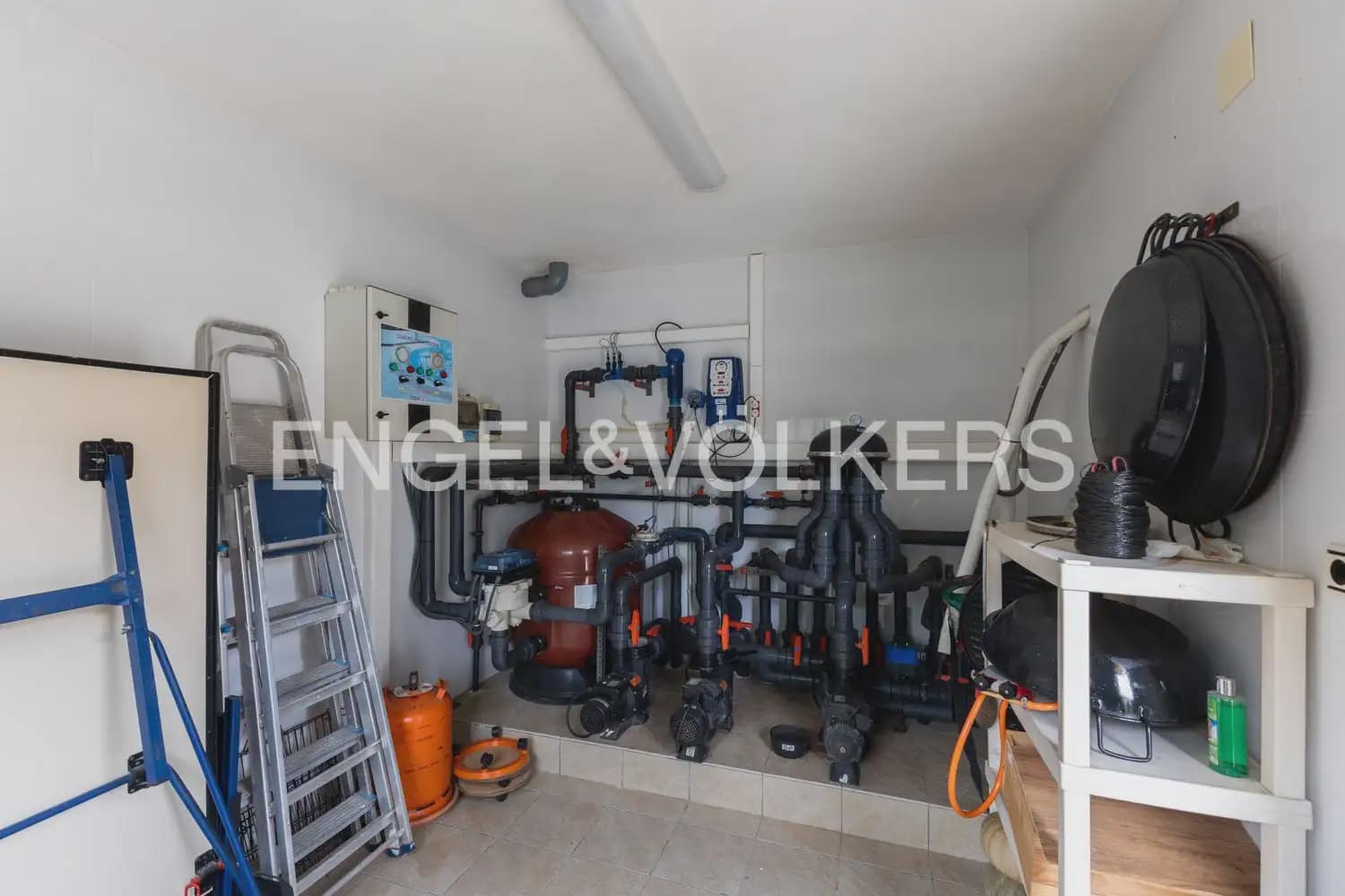 4 Zimmer Villa zu verkaufen in La Pobla de Vallbona mit Garage - 980.000 € (Ref: 9983828)