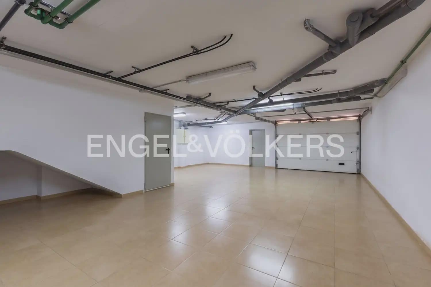 4 Zimmer Villa zu verkaufen in La Pobla de Vallbona mit Garage - 980.000 € (Ref: 9983828)