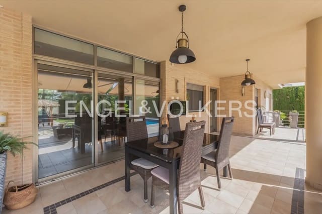 Chalet de 4 habitaciones en La Pobla de Vallbona en venta con garaje - 980.000 € (Ref: 9983828)