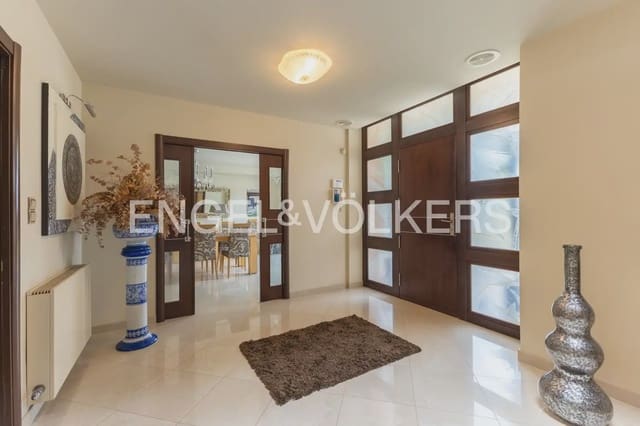 Chalet de 4 habitaciones en La Pobla de Vallbona en venta con garaje - 980.000 € (Ref: 9983828)