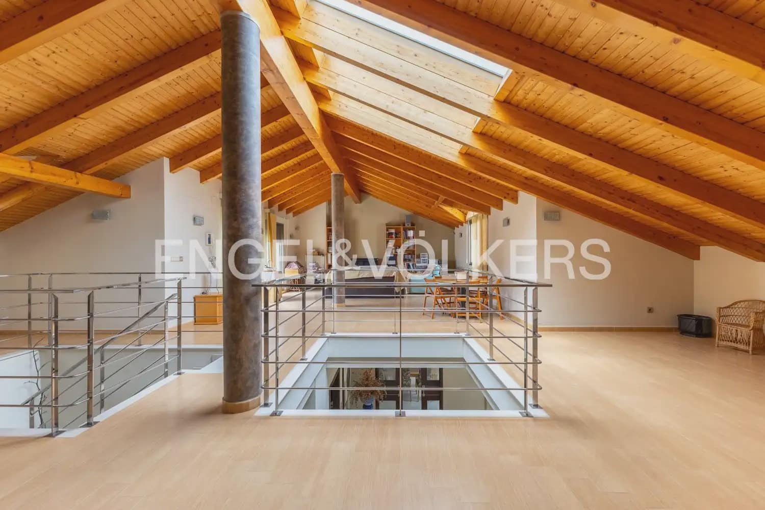 4 Zimmer Villa zu verkaufen in La Pobla de Vallbona mit Garage - 980.000 € (Ref: 9983828)