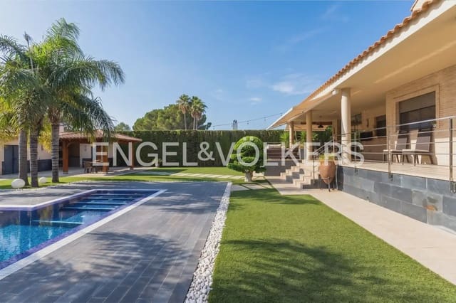 Chalet de 4 habitaciones en La Pobla de Vallbona en venta con garaje - 980.000 € (Ref: 9983828)