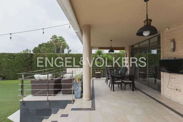 Chalet de 4 habitaciones en La Pobla de Vallbona en venta con garaje - 980.000 € (Ref: 9983828)