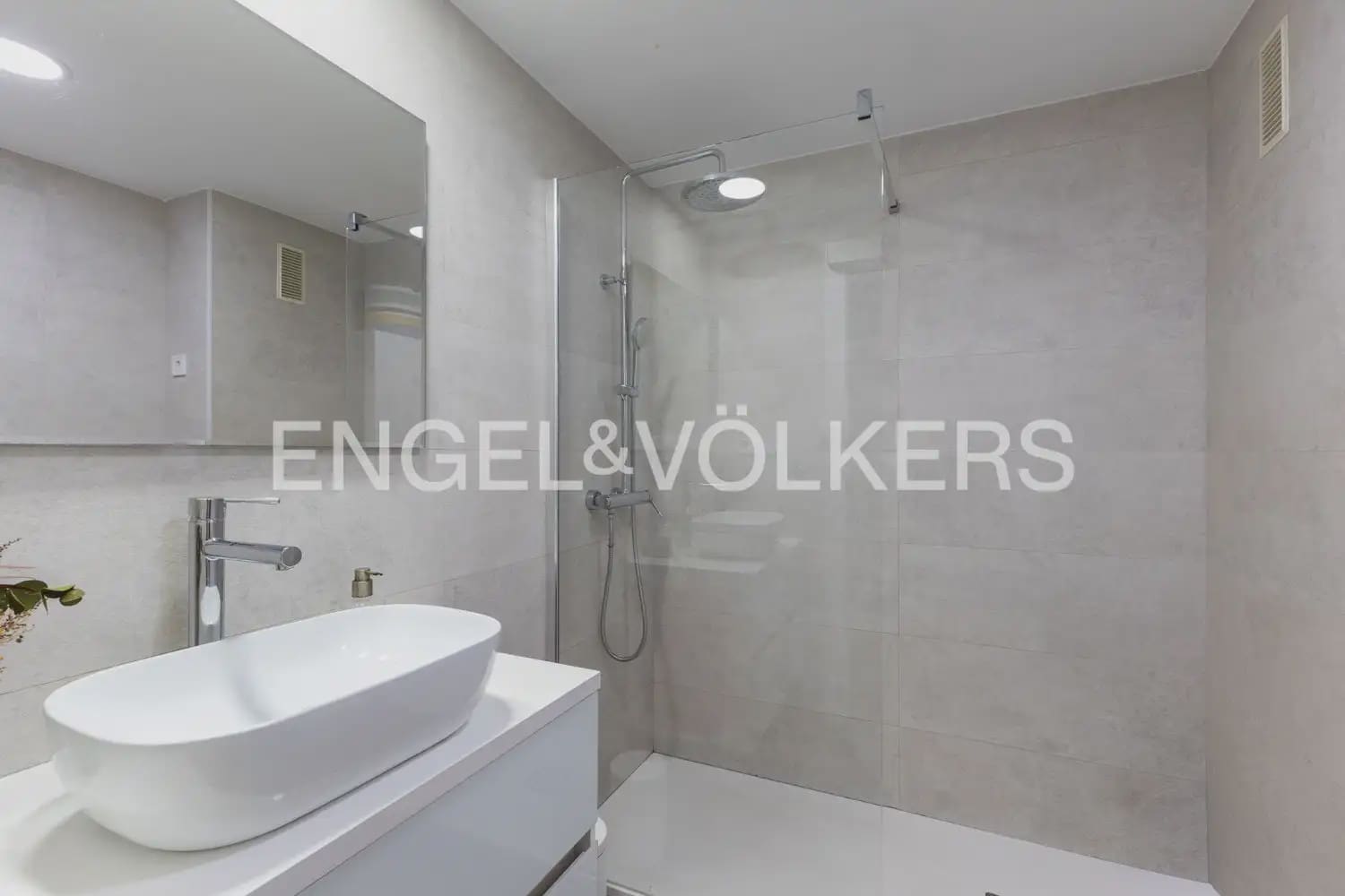 1 quarto Apartamento para arrendar em Valencia cidade - 1 250 € (Ref: 9983960)