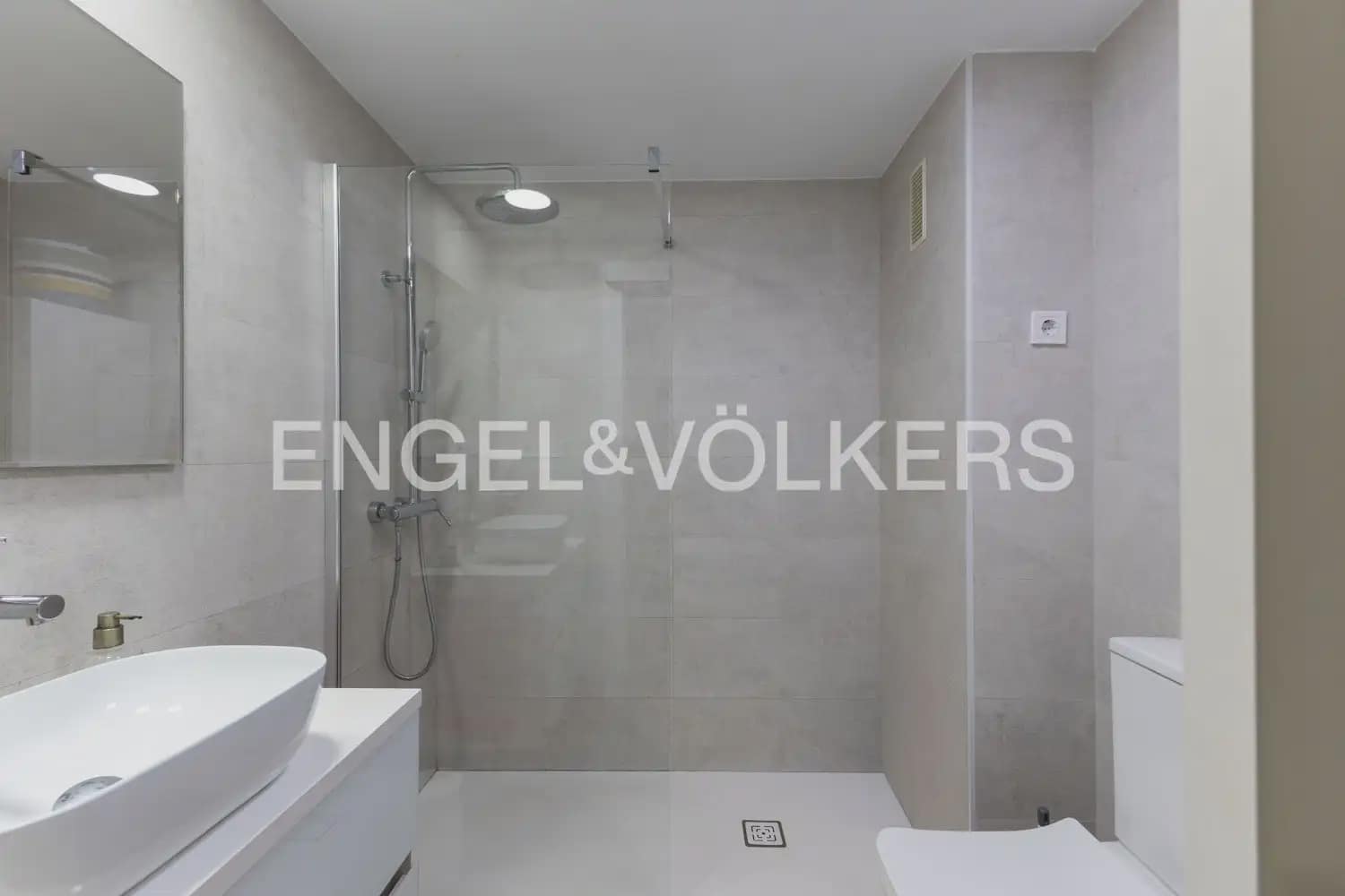 1 quarto Apartamento para arrendar em Valencia cidade - 1 250 € (Ref: 9983960)