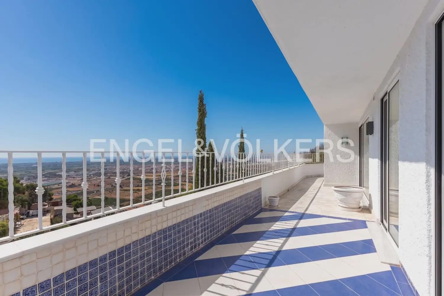 6 soverom Villa til salgs i Sagunto / Sagunt med svømmebasseng garasje - € 3 600 000 (Ref: 9984084)