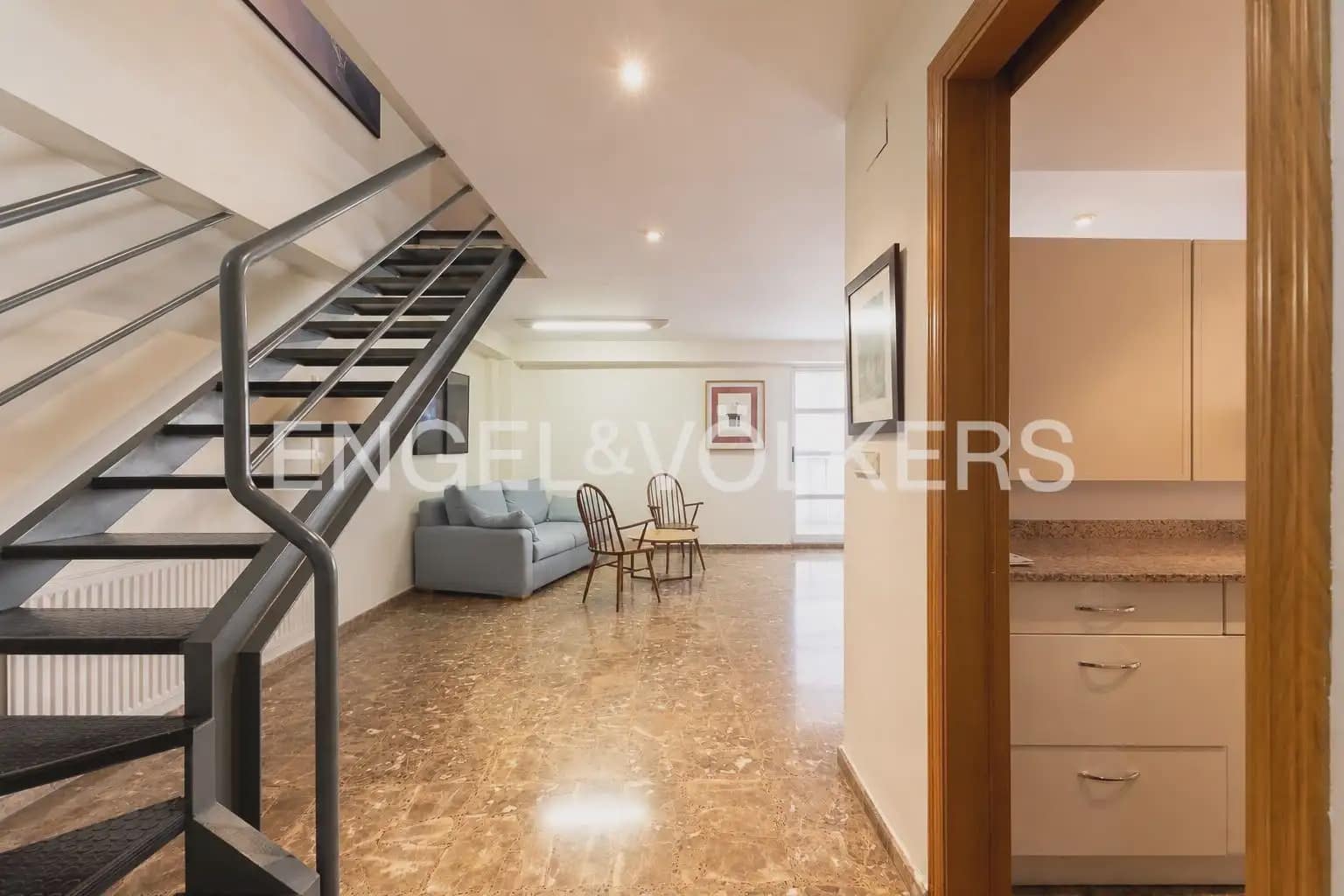 Appartement de 2 chambres à louer à Valence ville - 2 200 € (Ref: 9984085)