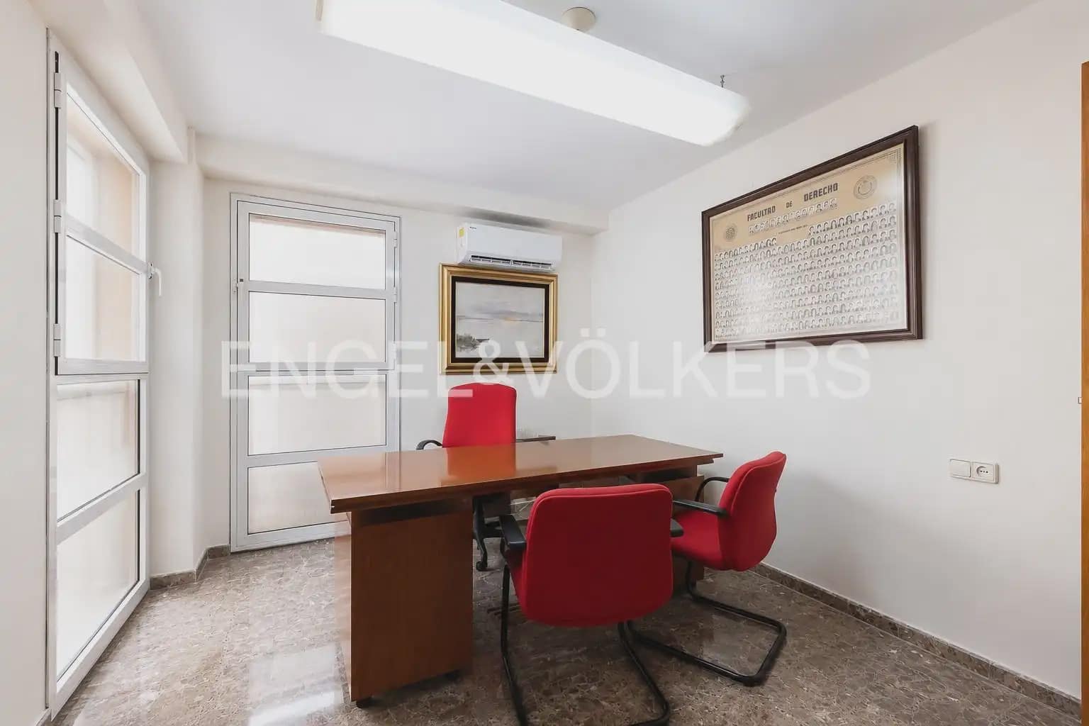 Appartement de 2 chambres à louer à Valence ville - 2 200 € (Ref: 9984085)