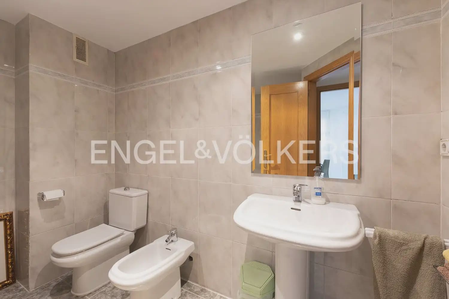 Appartement de 2 chambres à louer à Valence ville - 2 200 € (Ref: 9984085)