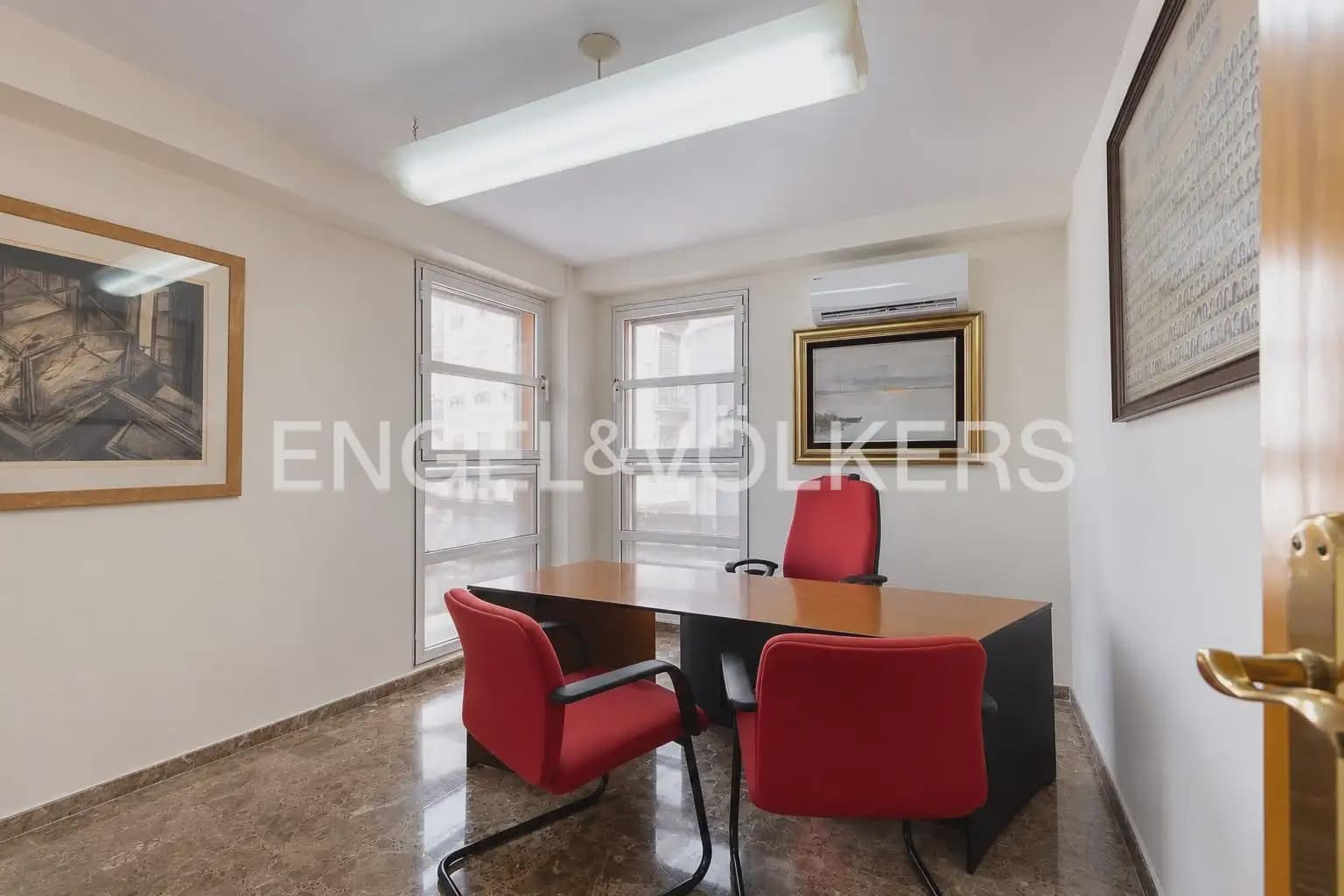 Appartement de 2 chambres à louer à Valence ville - 2 200 € (Ref: 9984085)
