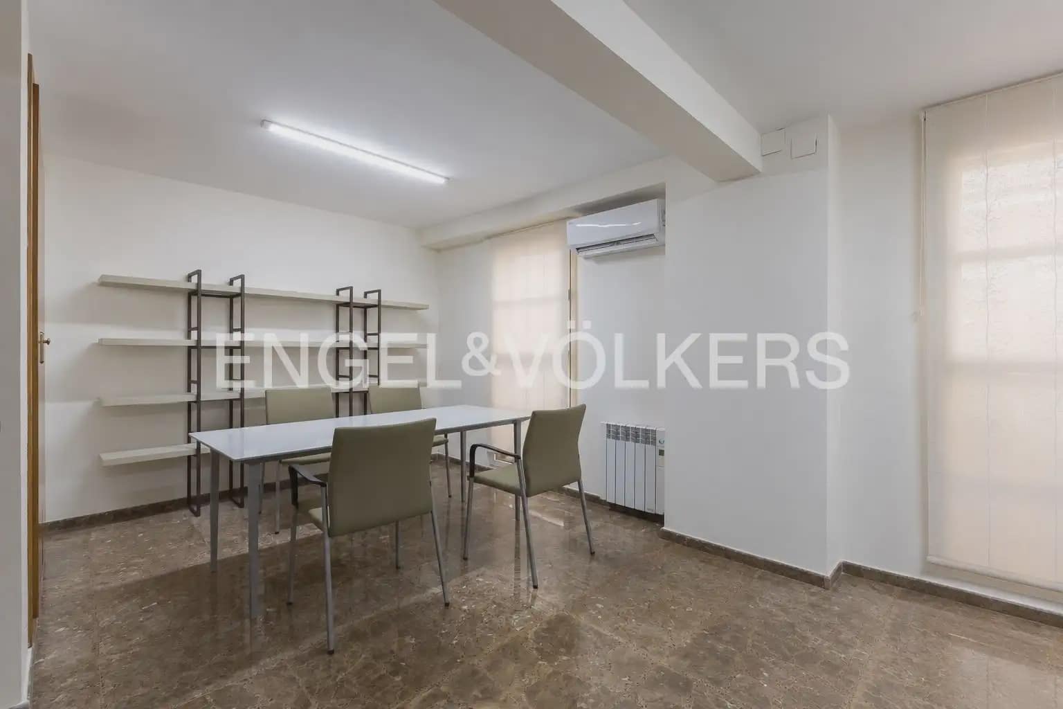 Appartement de 2 chambres à louer à Valence ville - 2 200 € (Ref: 9984085)