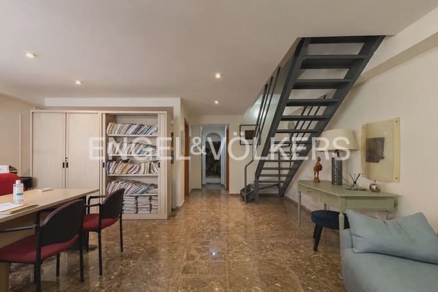 2 quarto Apartamento para arrendar em El Mercat, Valência cidade - 2 200 € (Ref: 9984085)