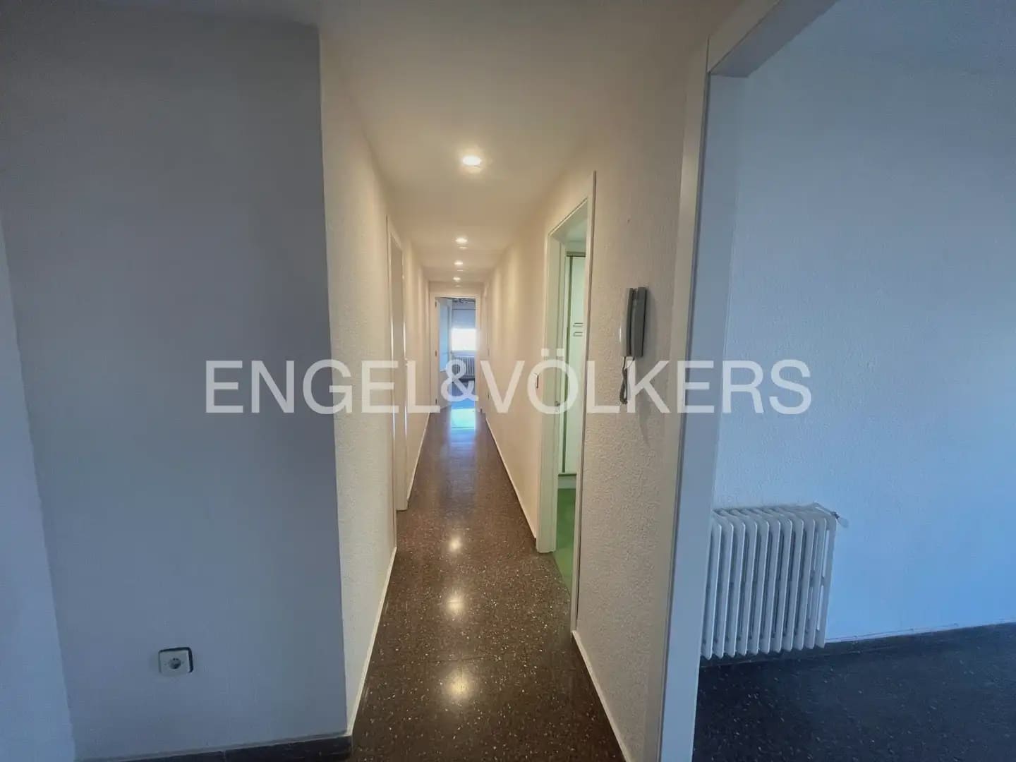 2 slaapkamer Flat te huur in Valencia stad met garage - € 1.300 (Ref: 9985748)
