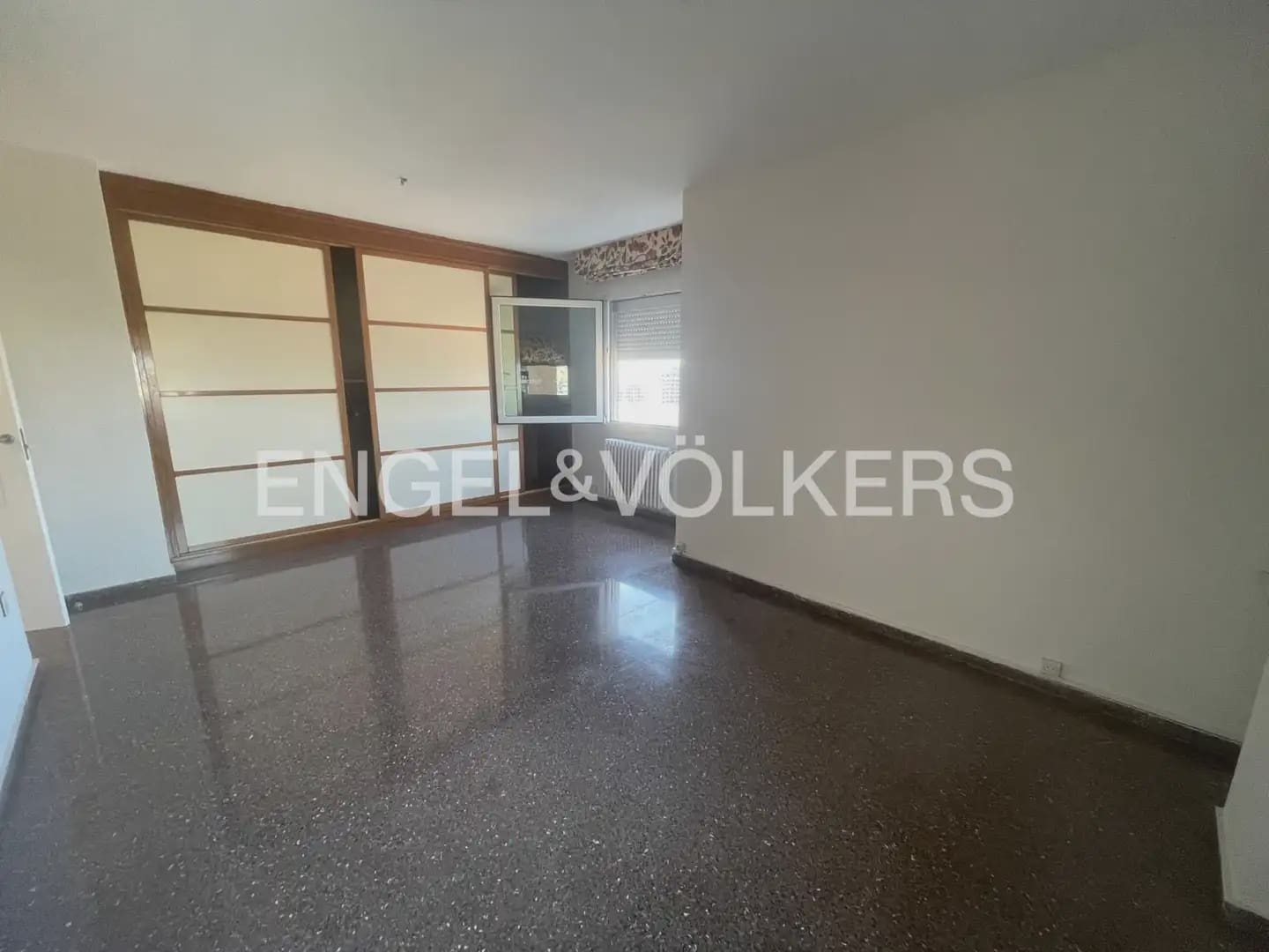 2 slaapkamer Flat te huur in Valencia stad met garage - € 1.300 (Ref: 9985748)