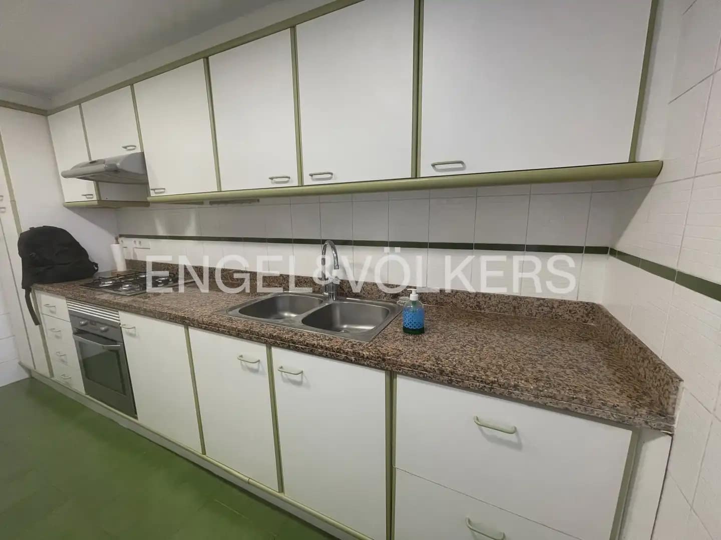 2 slaapkamer Flat te huur in Valencia stad met garage - € 1.300 (Ref: 9985748)