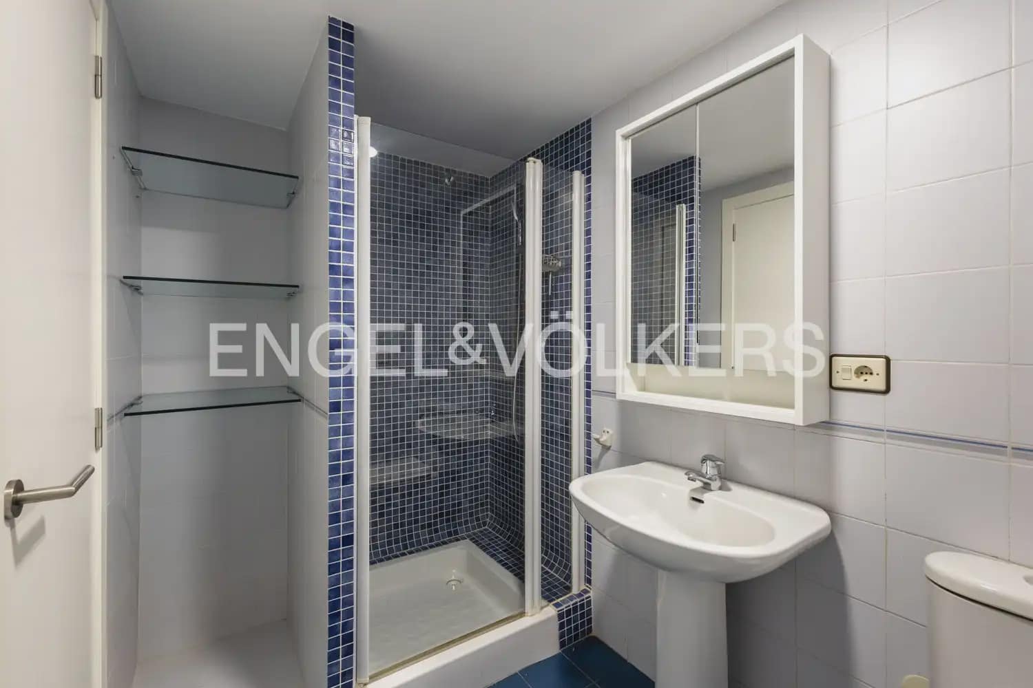 2 slaapkamer Flat te huur in Valencia stad met garage - € 1.300 (Ref: 9985748)